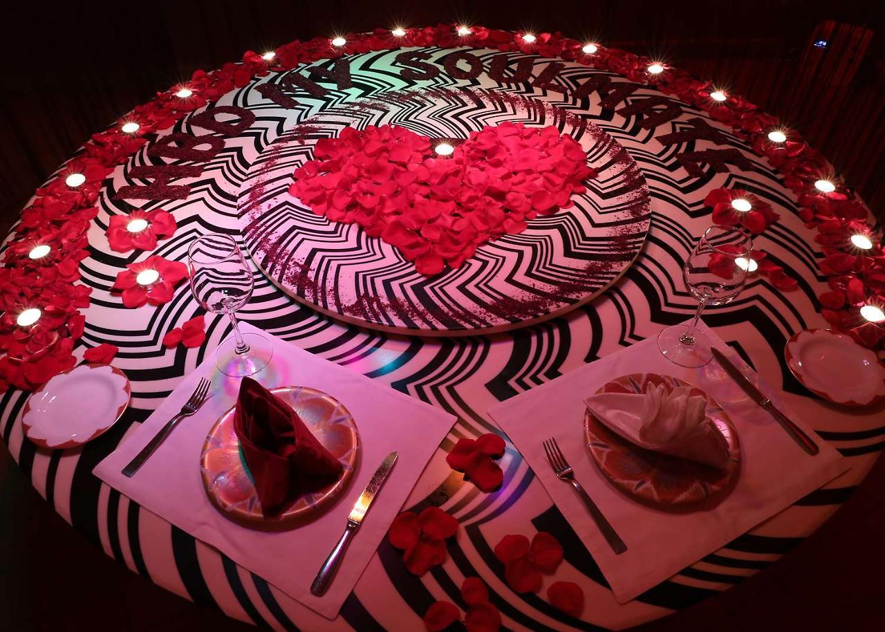 Symphony Style Hotel Kuwait Salmiya Екстериор снимка A table at the restaurant
