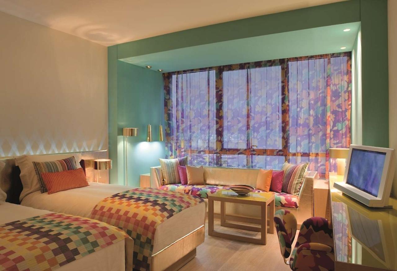 Symphony Style Hotel Kuwait Salmiya Екстериор снимка A room at the hotel